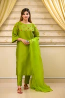 Naina re